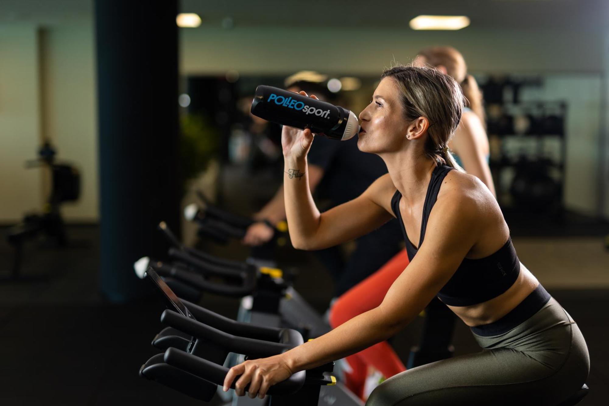 Hilton Rijeka Costabella Beach Resort And Spa Luaran gambar A woman drinking water