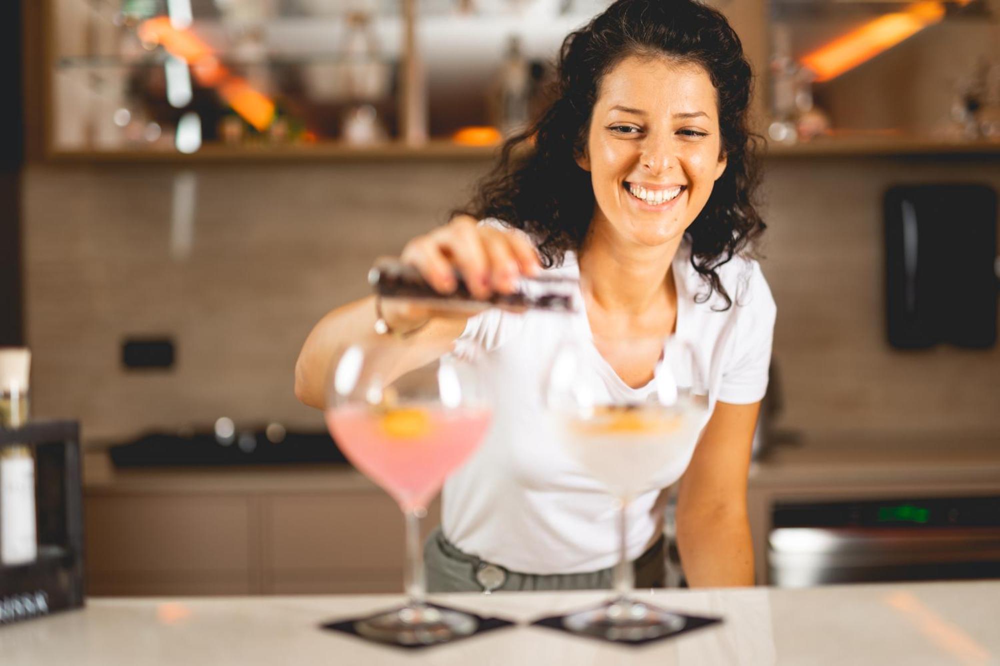 Hilton Rijeka Costabella Beach Resort And Spa Luaran gambar A bartender at work