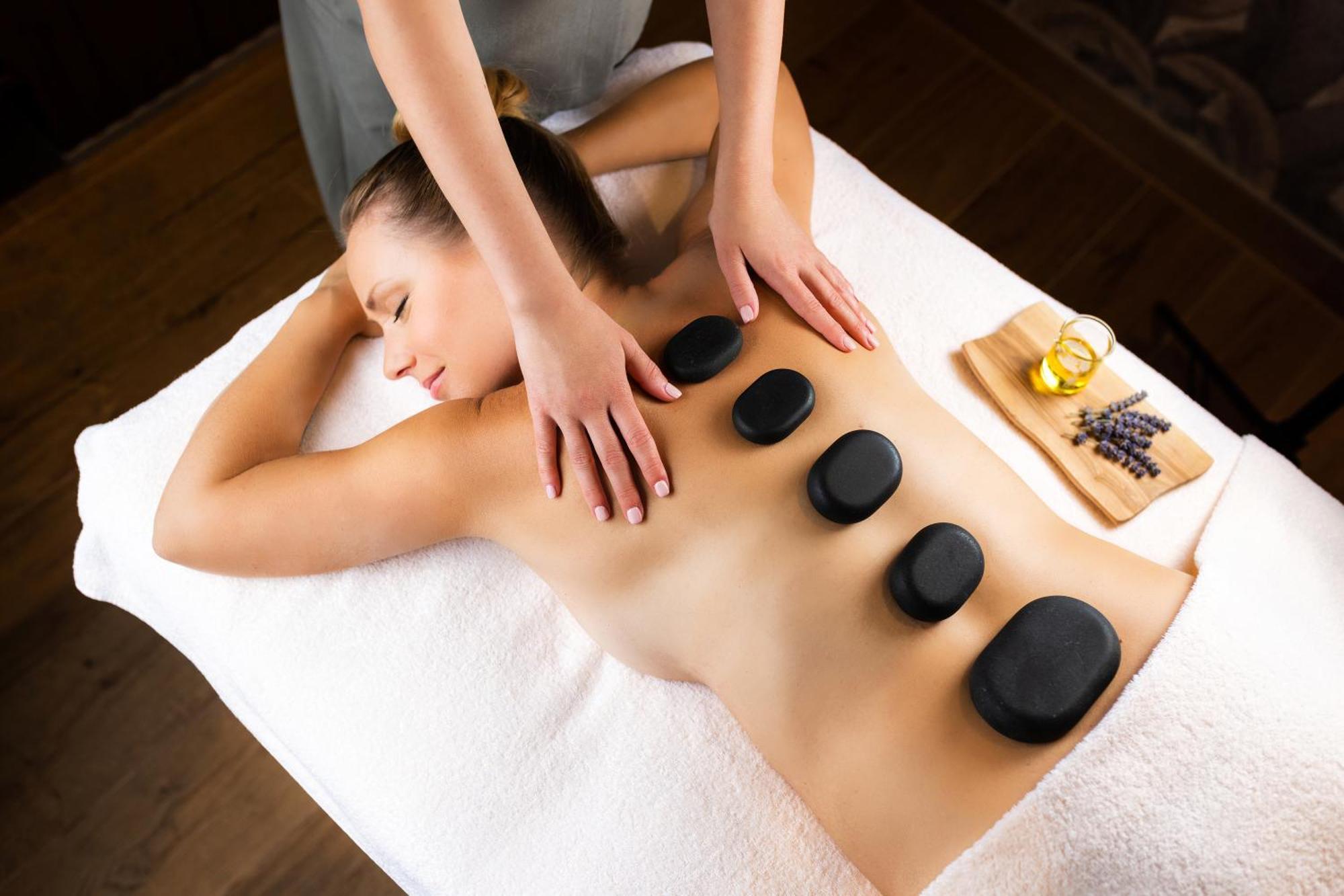 Hilton Rijeka Costabella Beach Resort And Spa Luaran gambar Hot stone massage