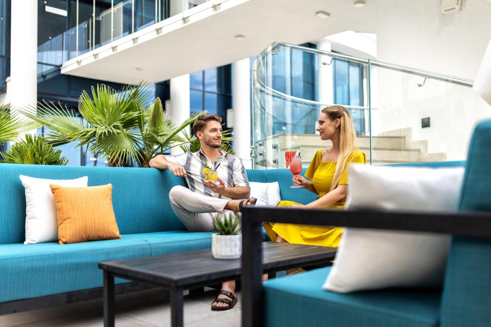 Hilton Rijeka Costabella Beach Resort And Spa Luaran gambar The lobby of the hotel