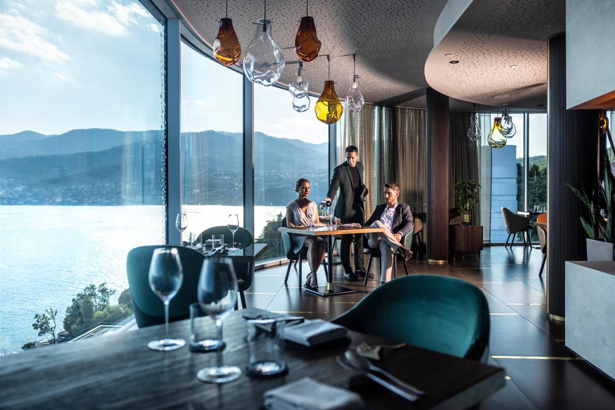 Hilton Rijeka Costabella Beach Resort And Spa Luaran gambar Restaurant 1705