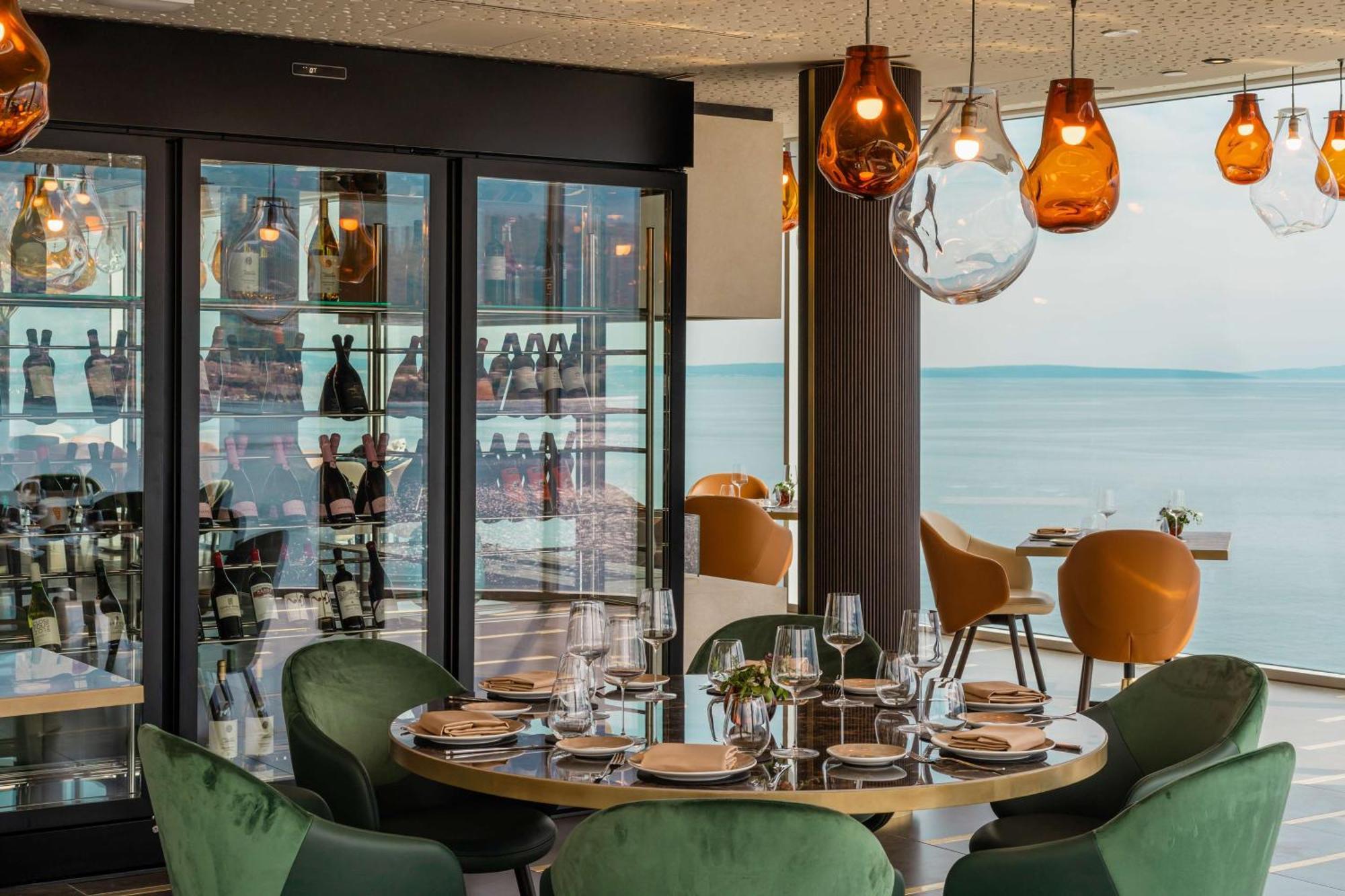 Hilton Rijeka Costabella Beach Resort And Spa Luaran gambar The restaurant