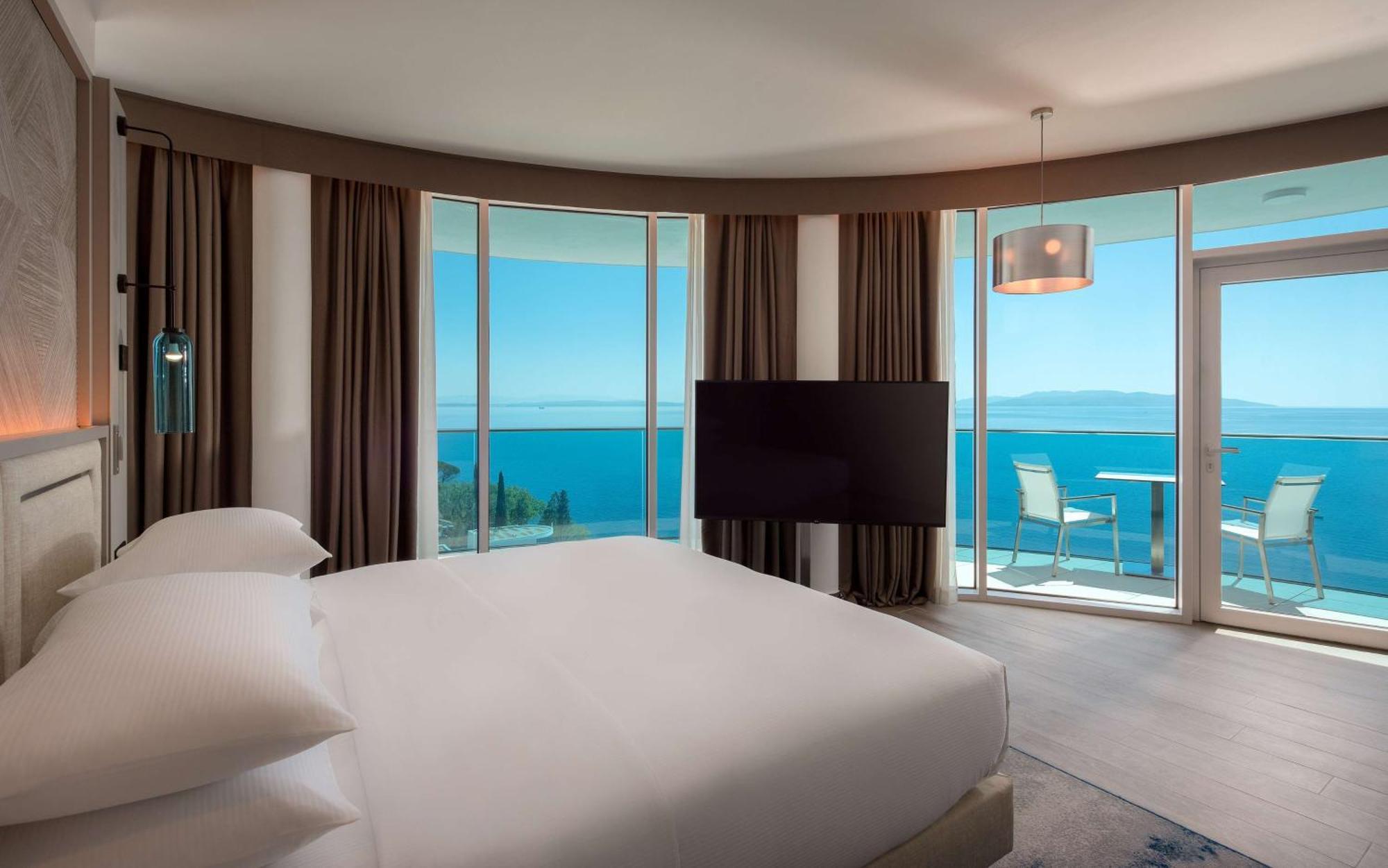 Hilton Rijeka Costabella Beach Resort And Spa Luaran gambar Suite